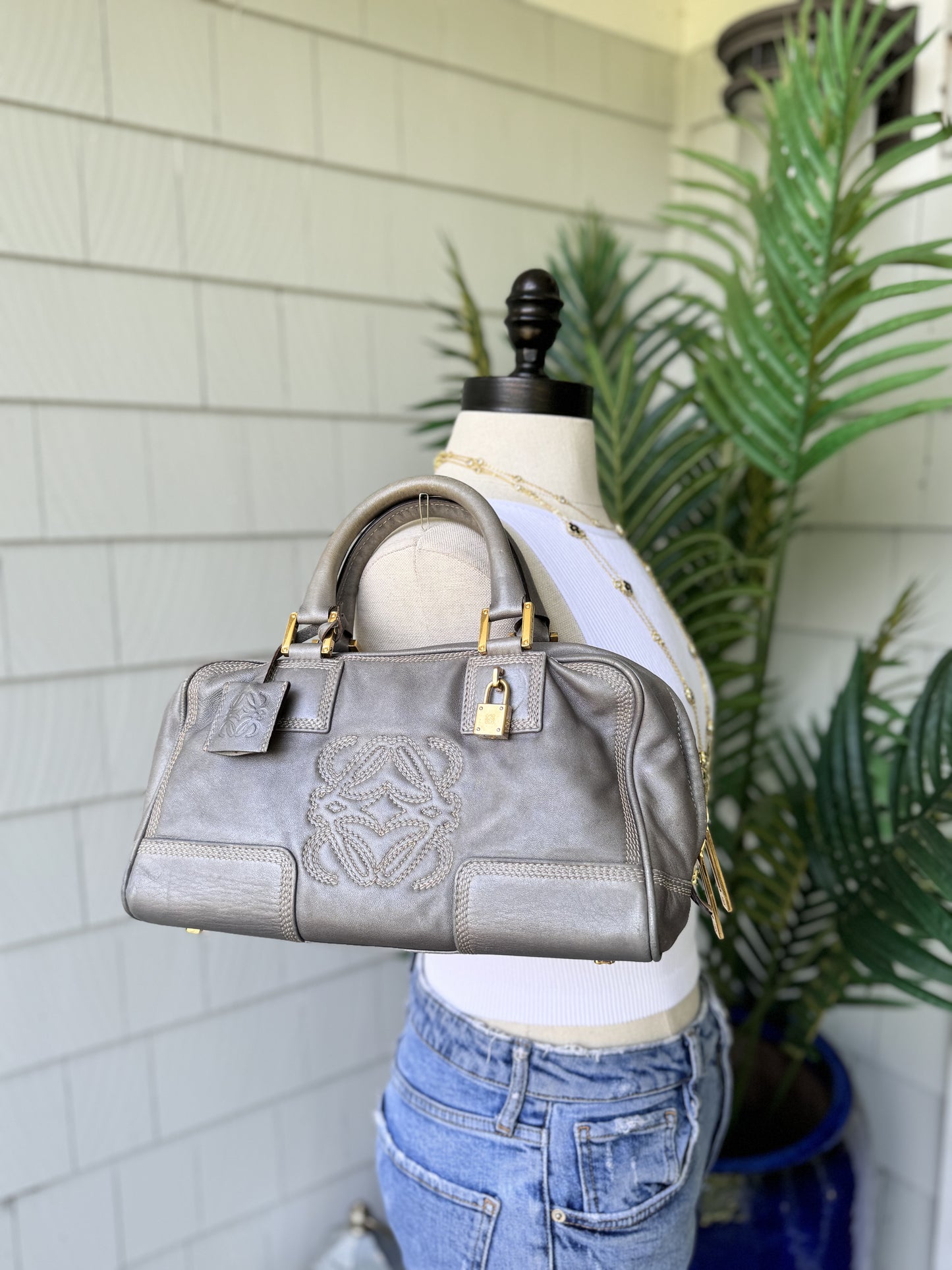 Pre-loved LOEWE
Loewe Amazona 36 Leather Handbag