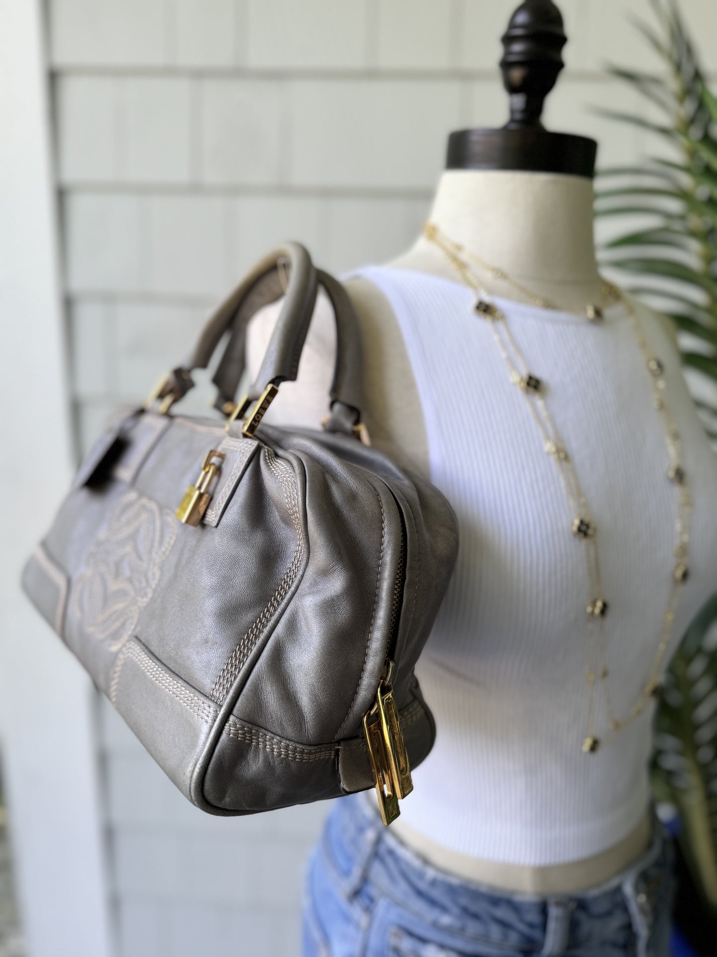 Pre-loved LOEWE
Loewe Amazona 36 Leather Handbag