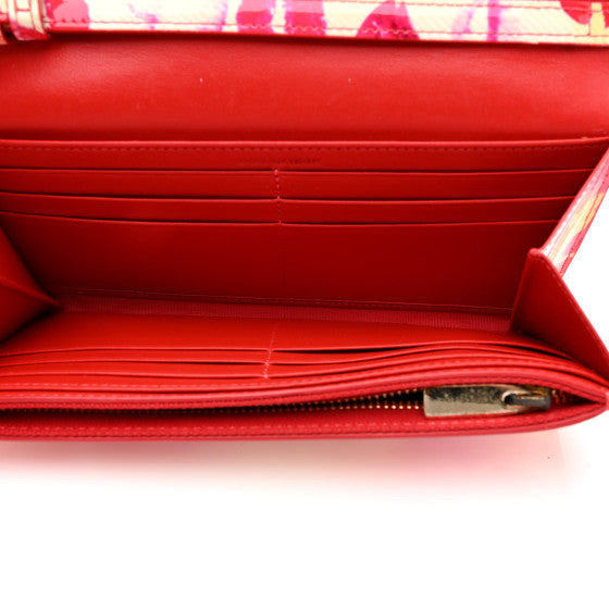 Used CHRISTIAN LOUBOUTIN MACARON SPIKED LIPS WALLET WHITE PATENT LEATHER CLUTCH