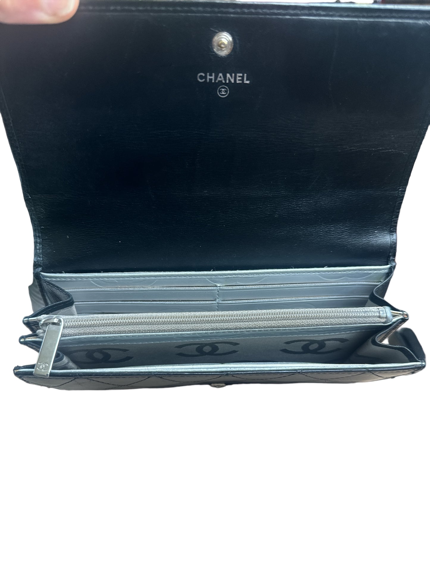Used CHANEL
Calfskin Quilted Cambon Flap Wallet Black White