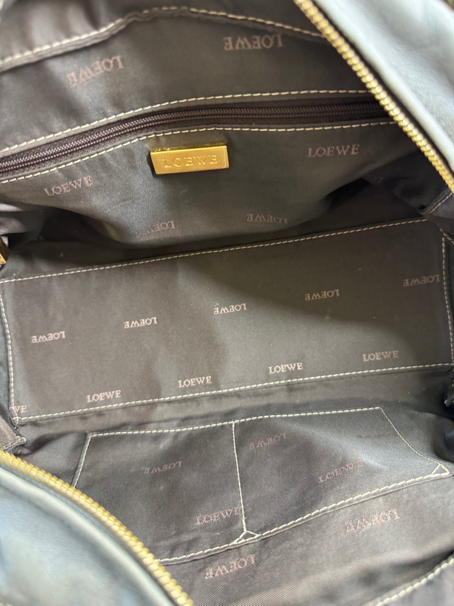 Pre-loved LOEWE
Loewe Amazona 36 Leather Handbag