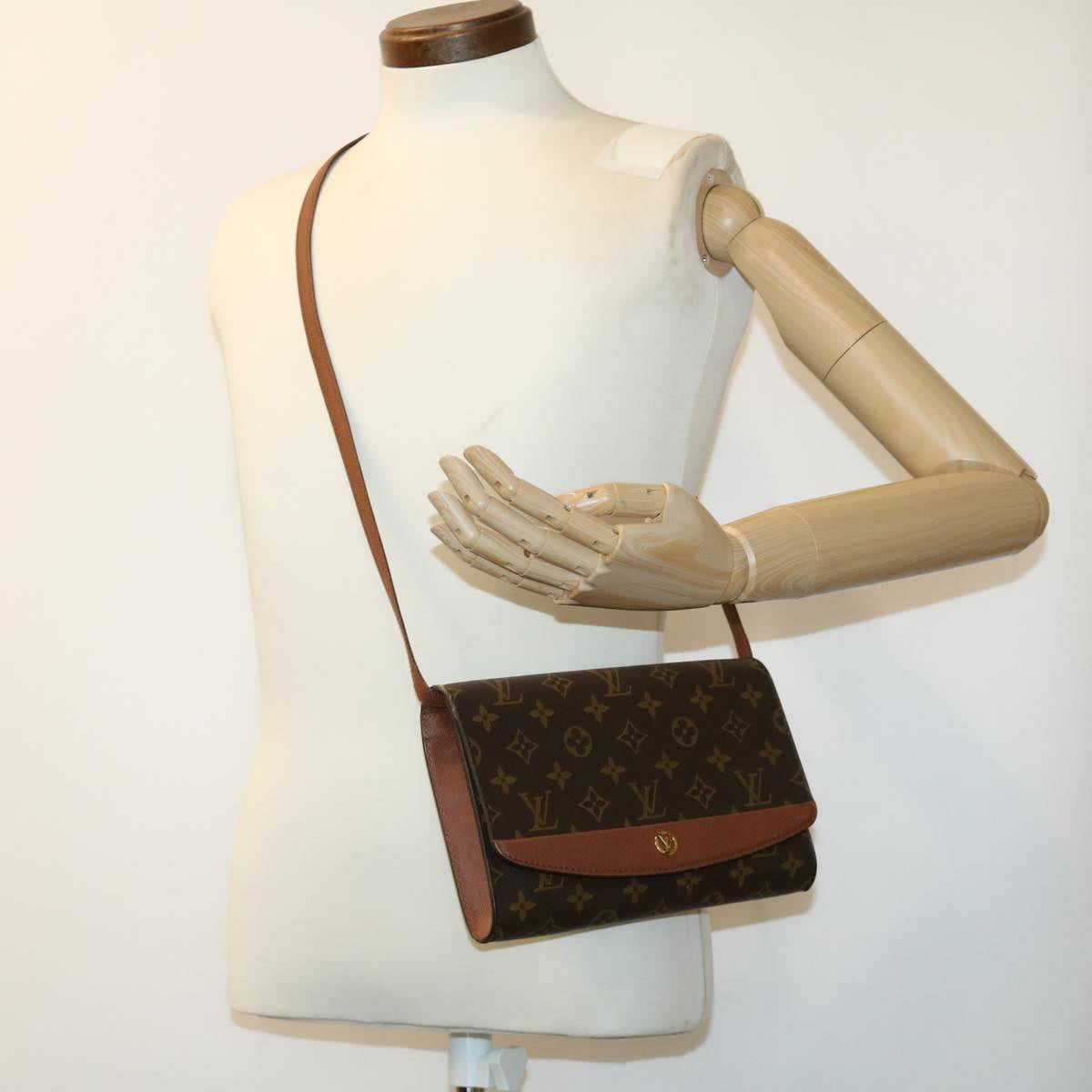 Used Louis Vuitton Bordeaux Shoulder Bag