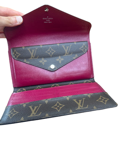 Used LOUIS VUITTON 
Monogram Epi Marie-Lou Long Wallet Fuchsia