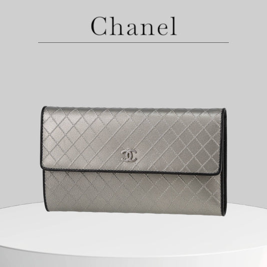 Used Chanel silver Quilted Leather CC Logo Wallet