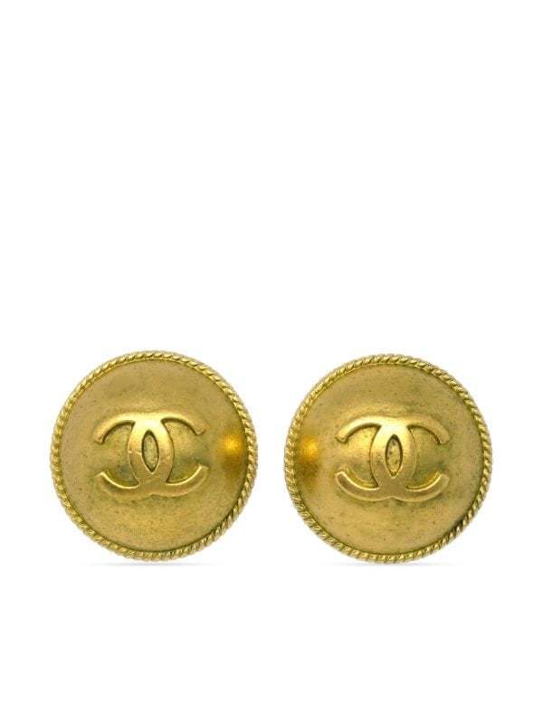 Used CHANEL 
1995 CC button clip-on earrings