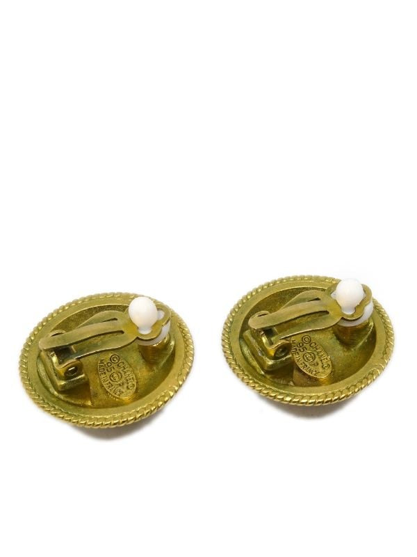 Used CHANEL 
1995 CC button clip-on earrings