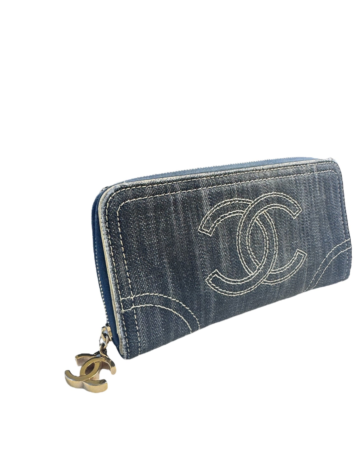 Pre-owed excellent condition Chanel Denim CC Zip Around Wallet